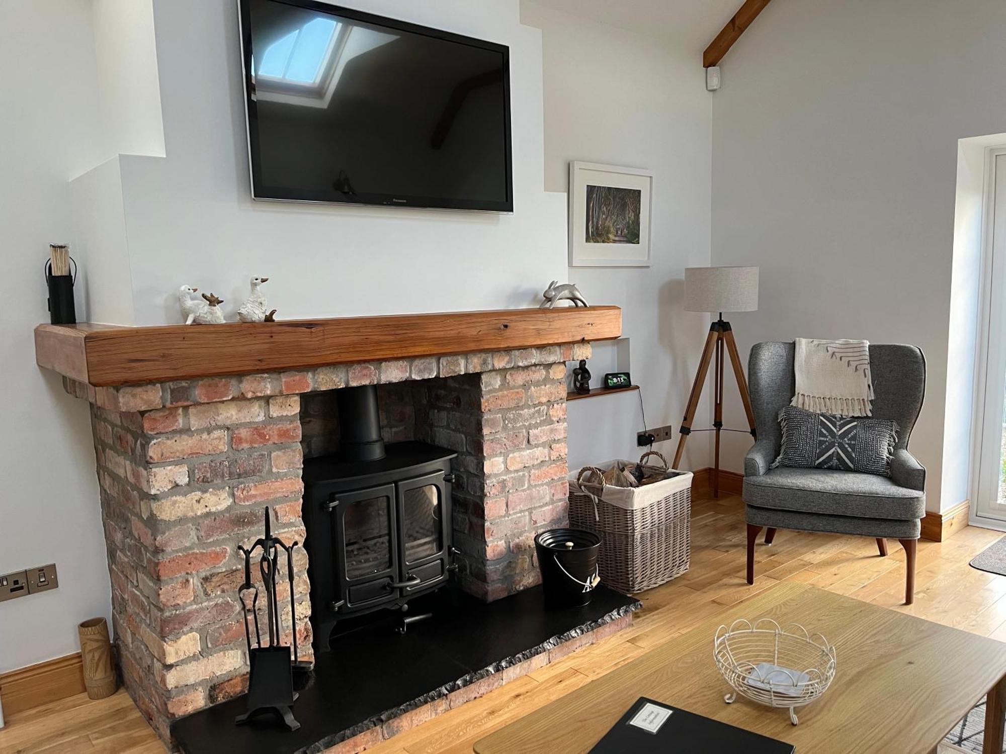 The Cottage At Ashbrook - Charming Country Cottage Near Belfast Exterior photo