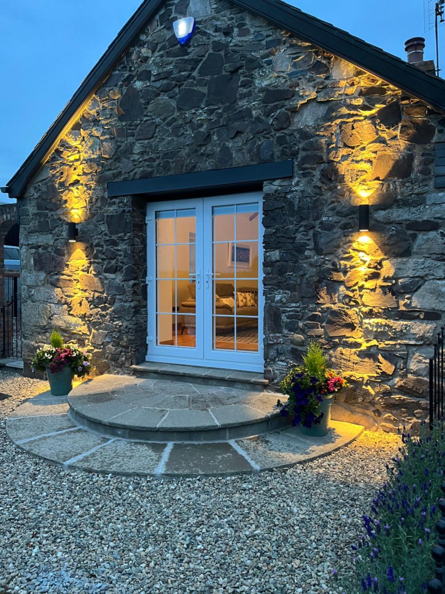 The Cottage At Ashbrook - Charming Country Cottage Near Belfast Exterior photo